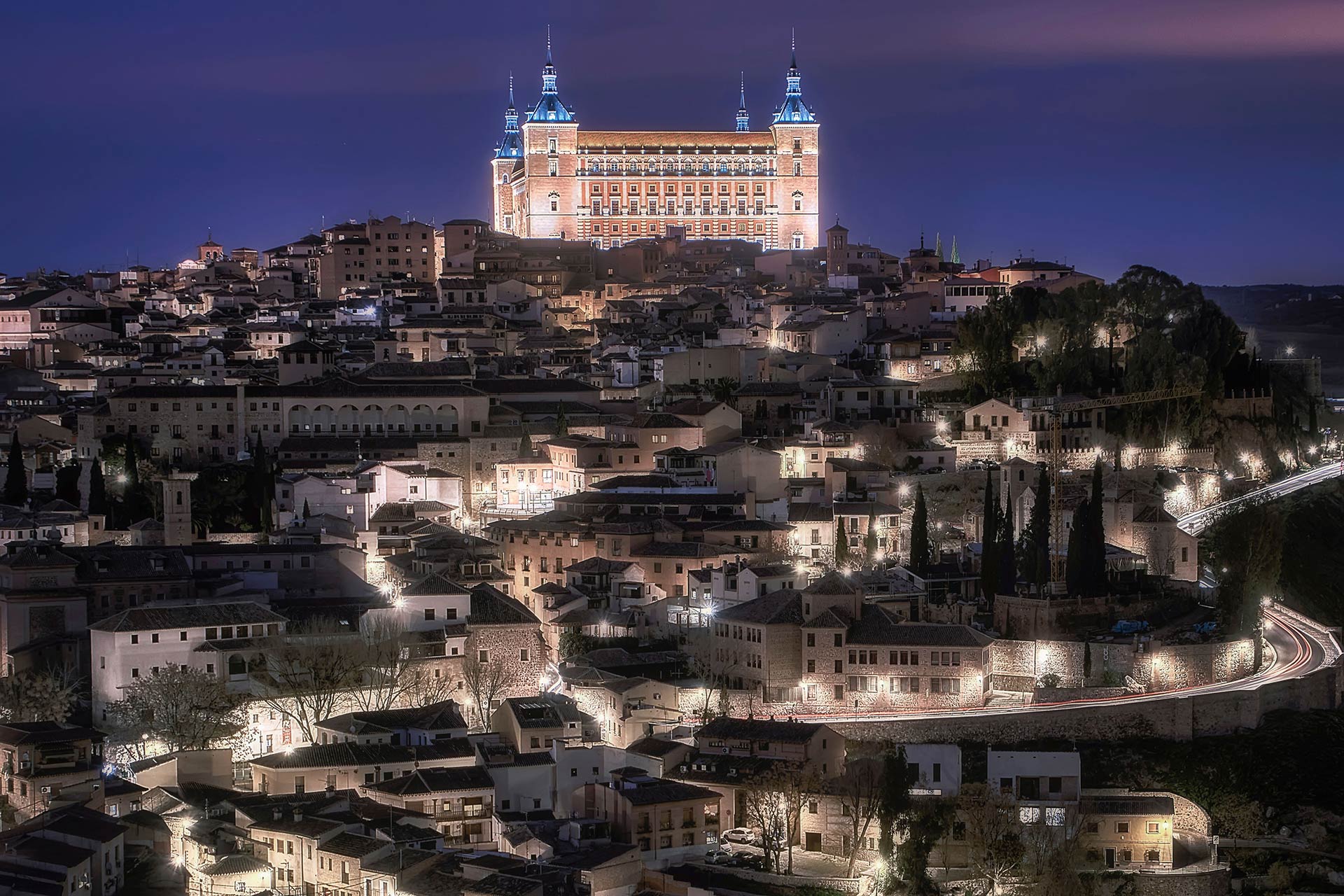 Calles del casco histórico de Toledo iluminadas en Navidad
